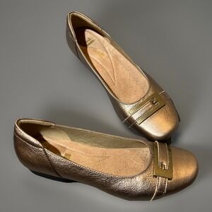 CLARKS Blanche West Gold Metallic Flats Slip On Shoes Women 8.5M Classic Career